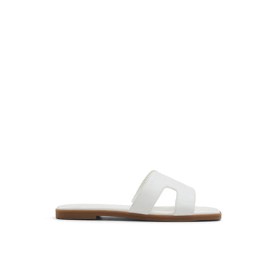 Haylee  /  Flat Sandals