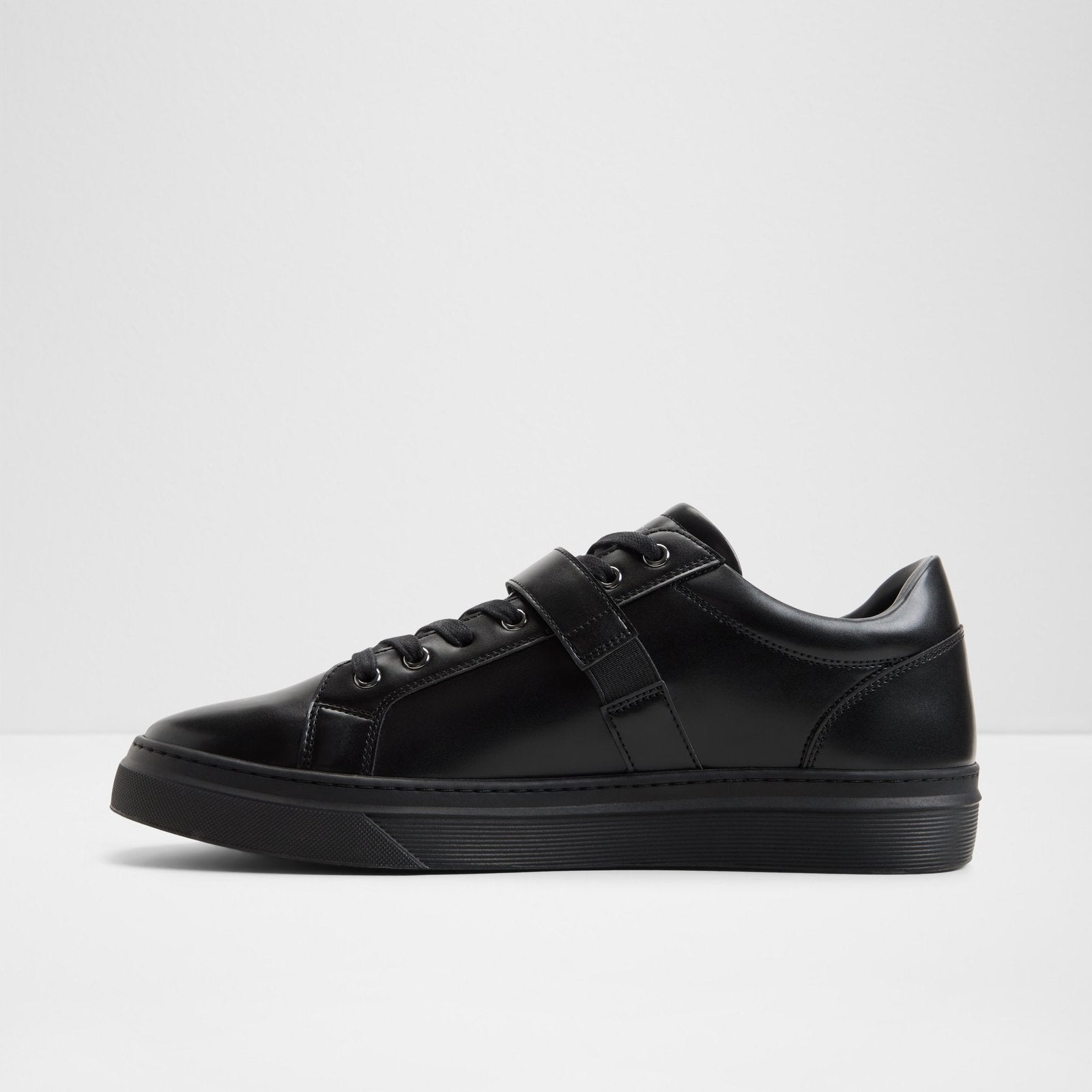 Iann / Lace Ups