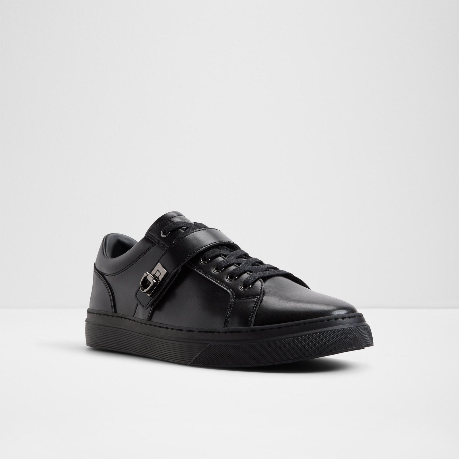 Iann / Lace Ups