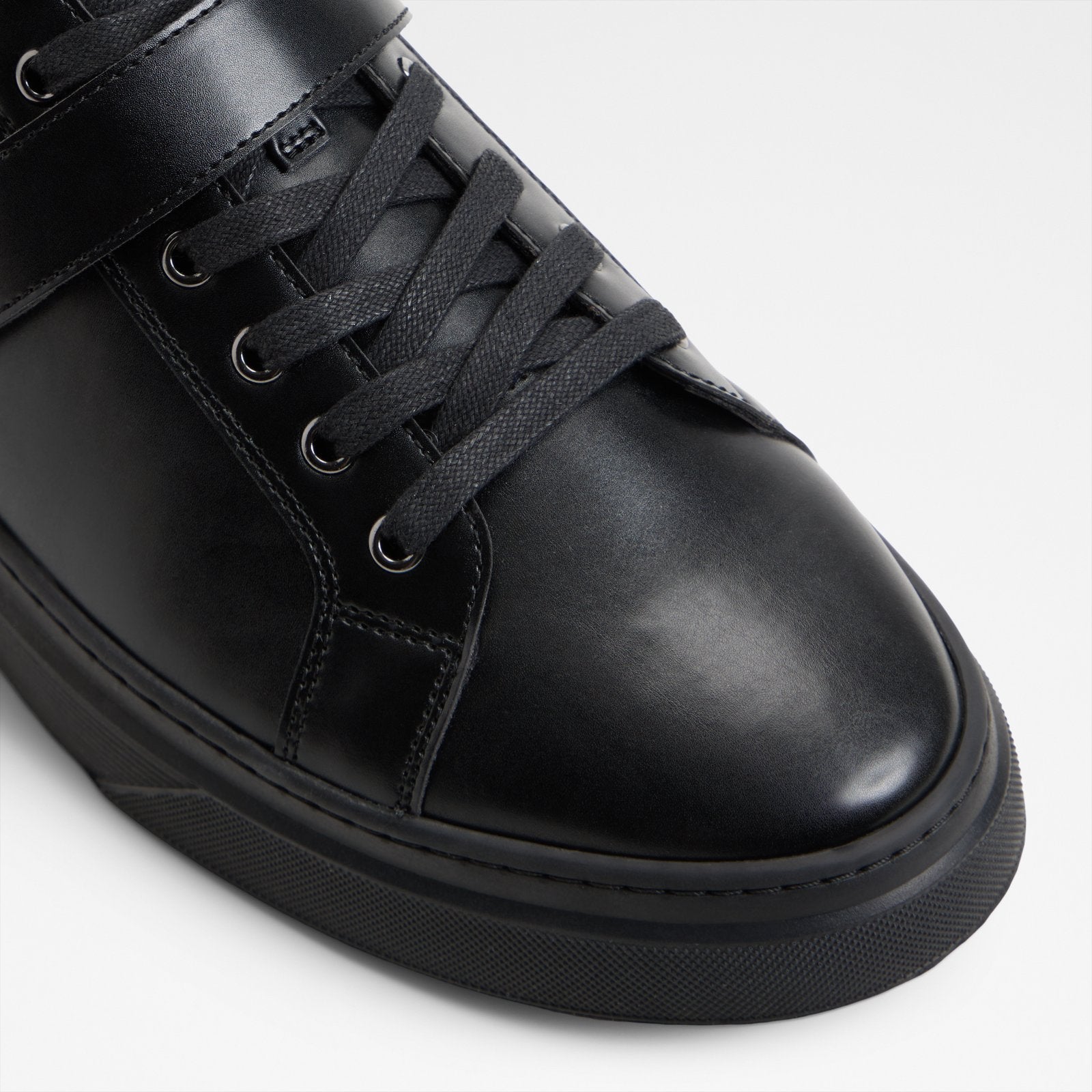 Iann / Lace Ups