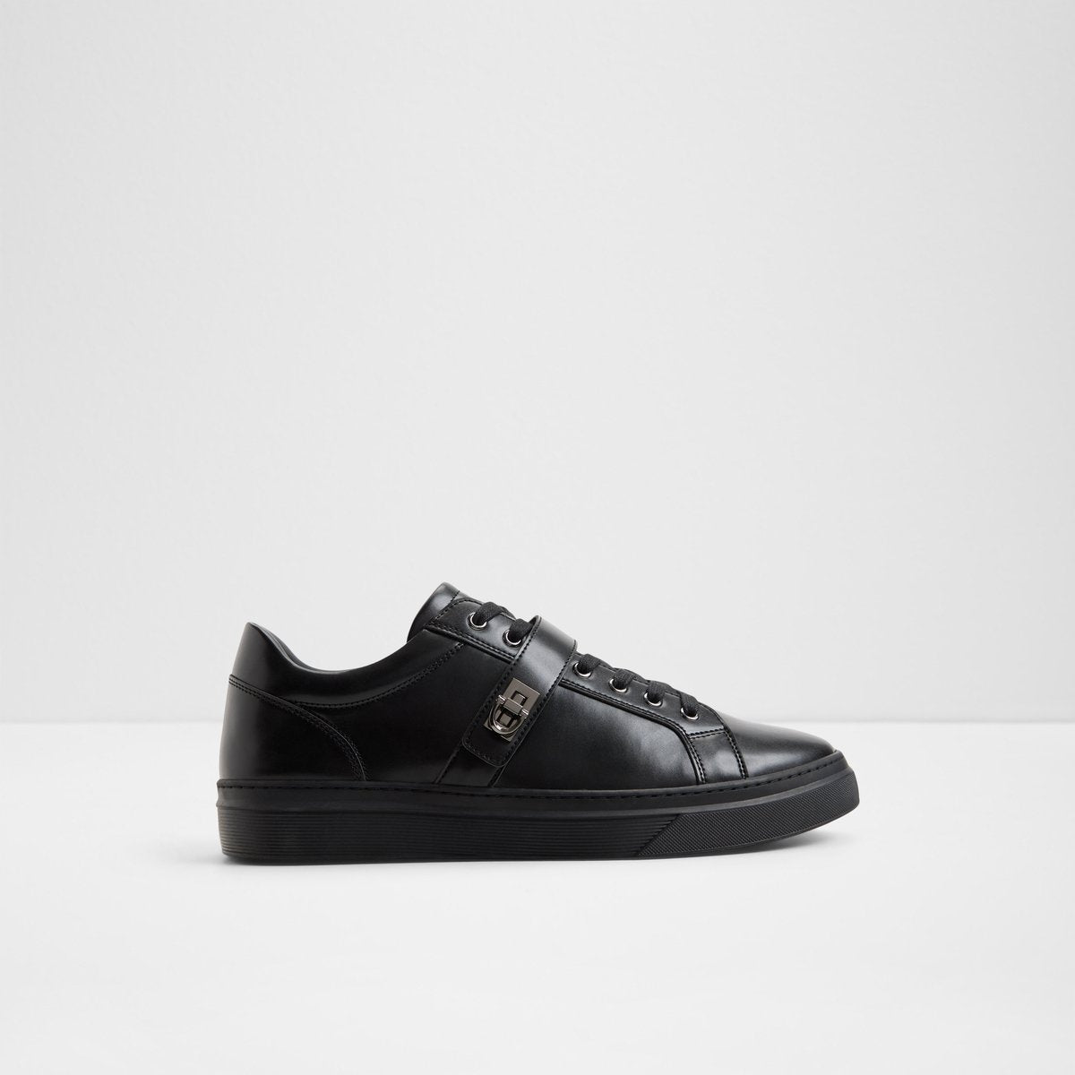 Iann / Lace Ups