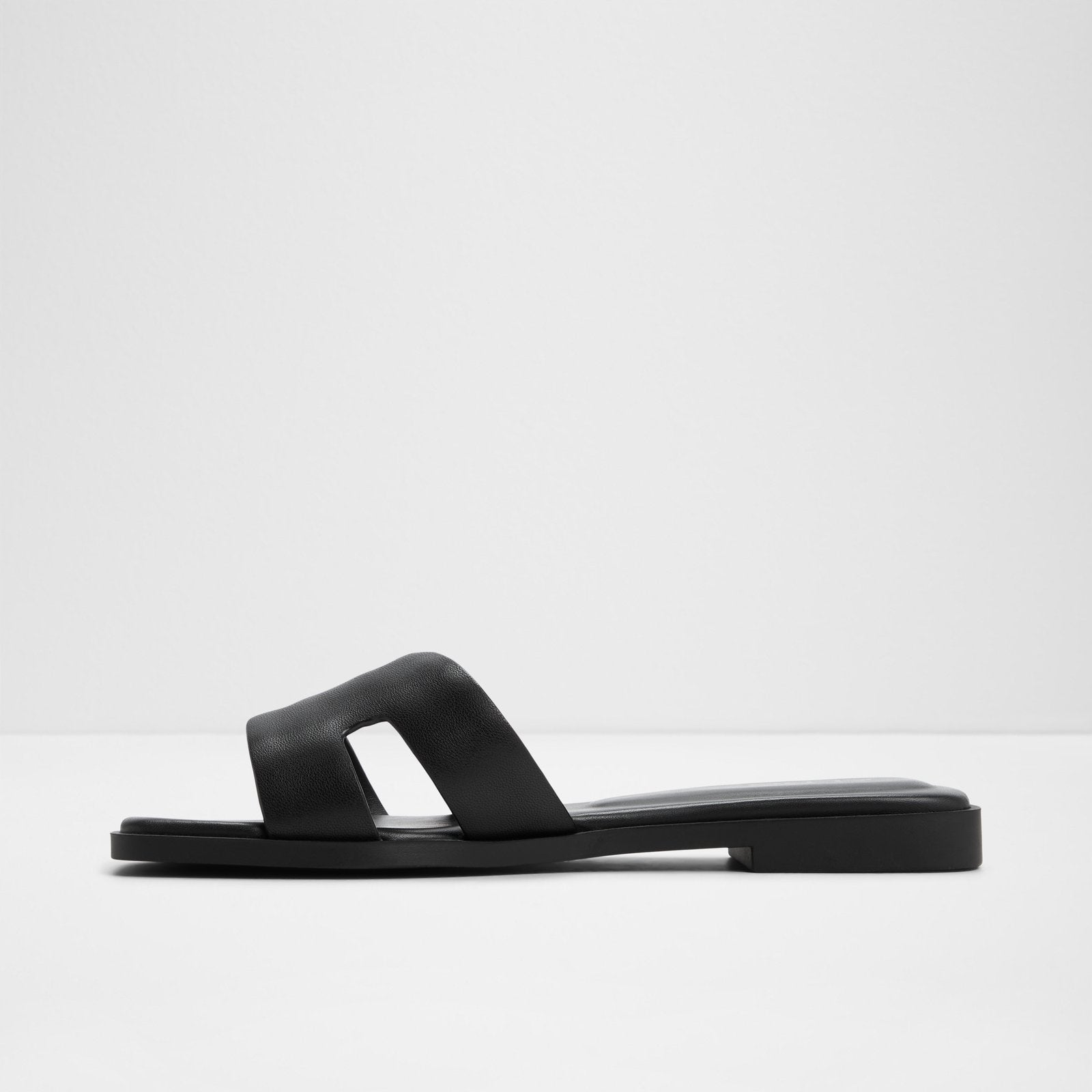Itsandal / Flat Sandals