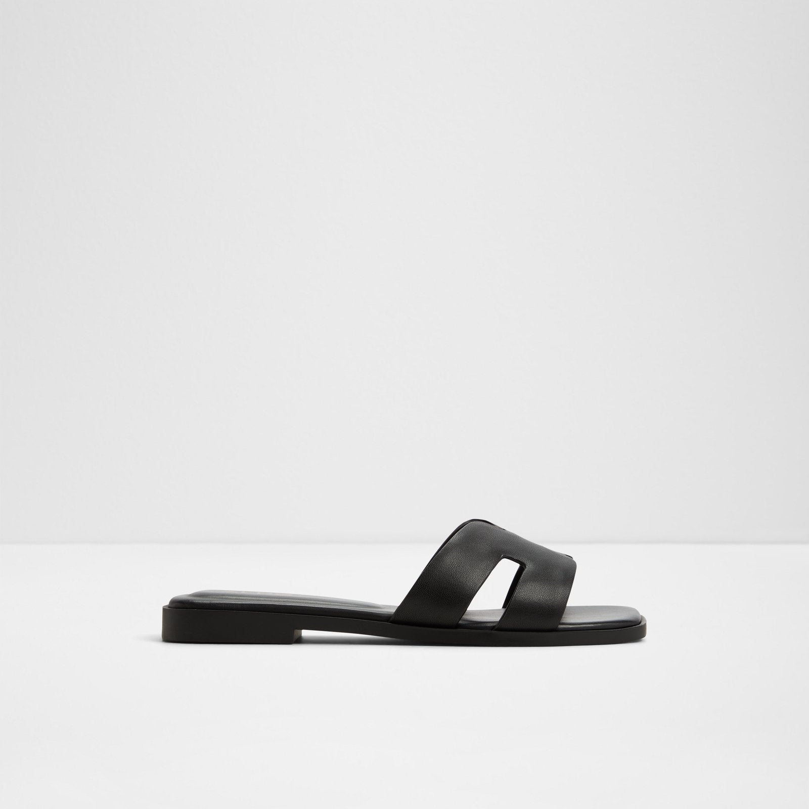 Itsandal / Flat Sandals