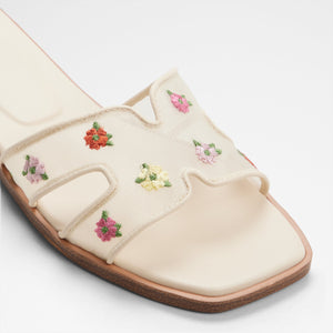 Itsandal / Flat Sandals