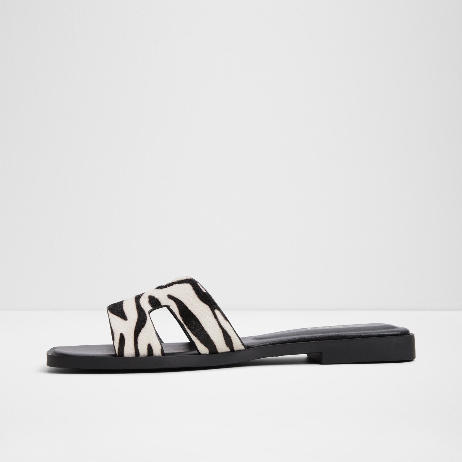 Itsandal / Flat Sandals