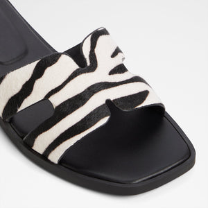 Itsandal / Flat Sandals