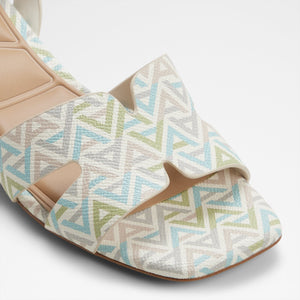 Javamannon / Heeled Sandals
