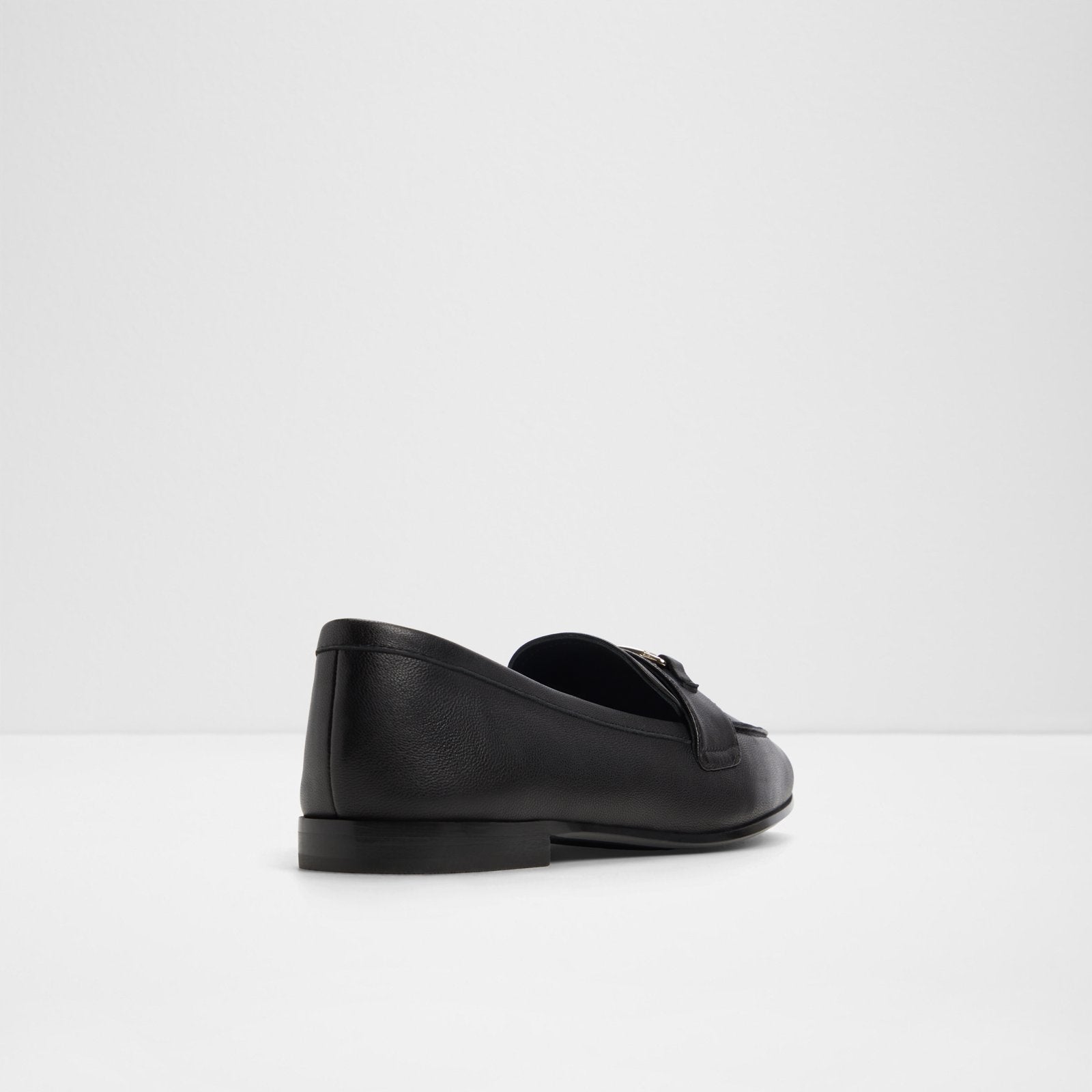 Joana / أحذية لوفر