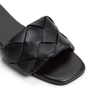 Kalia  /  Flat Sandals