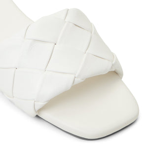 Kalia  /  Flat Sandals