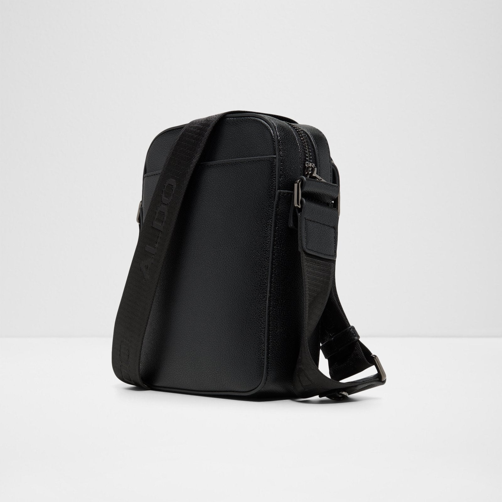 Kennethe / Cross Body