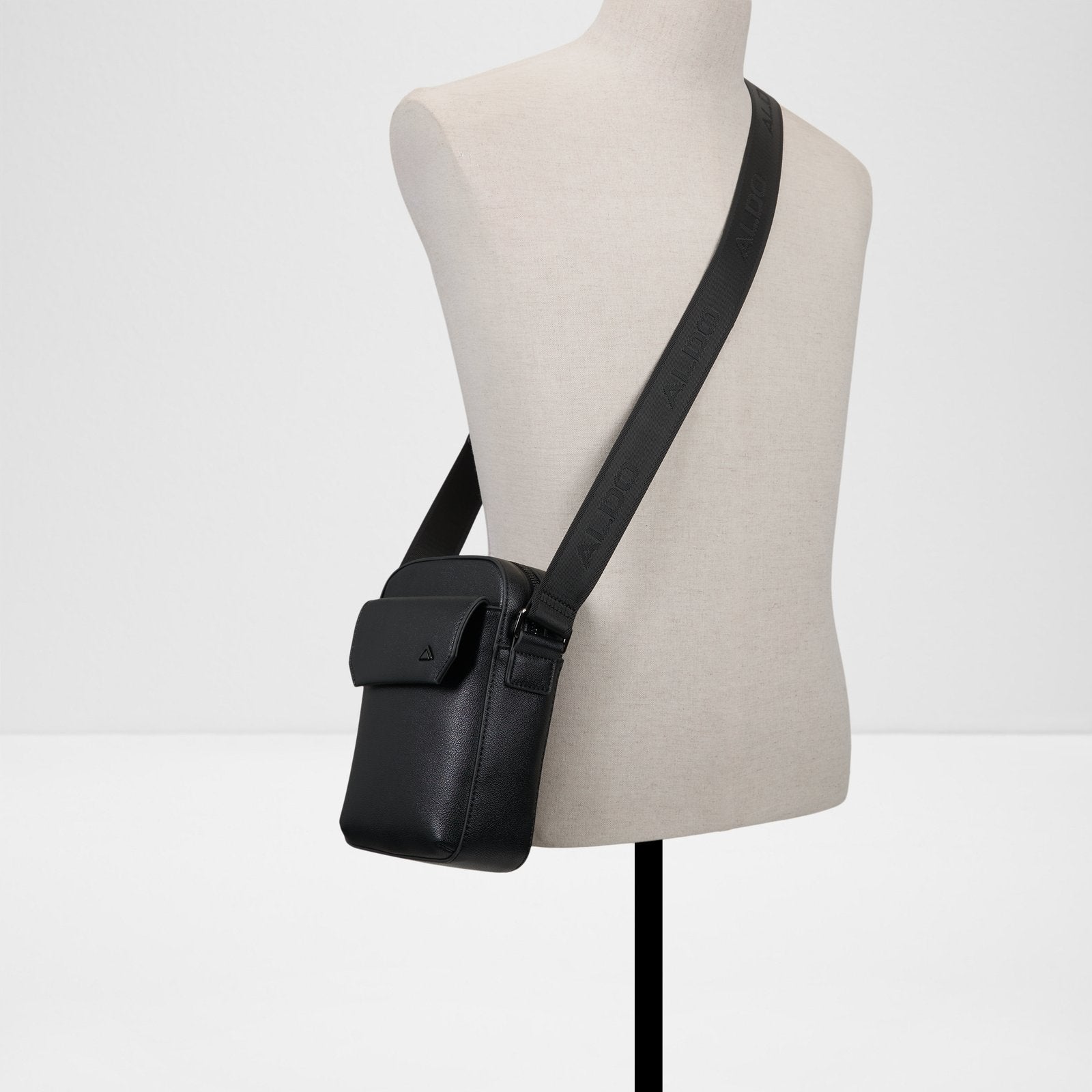 Kennethe / Cross Body