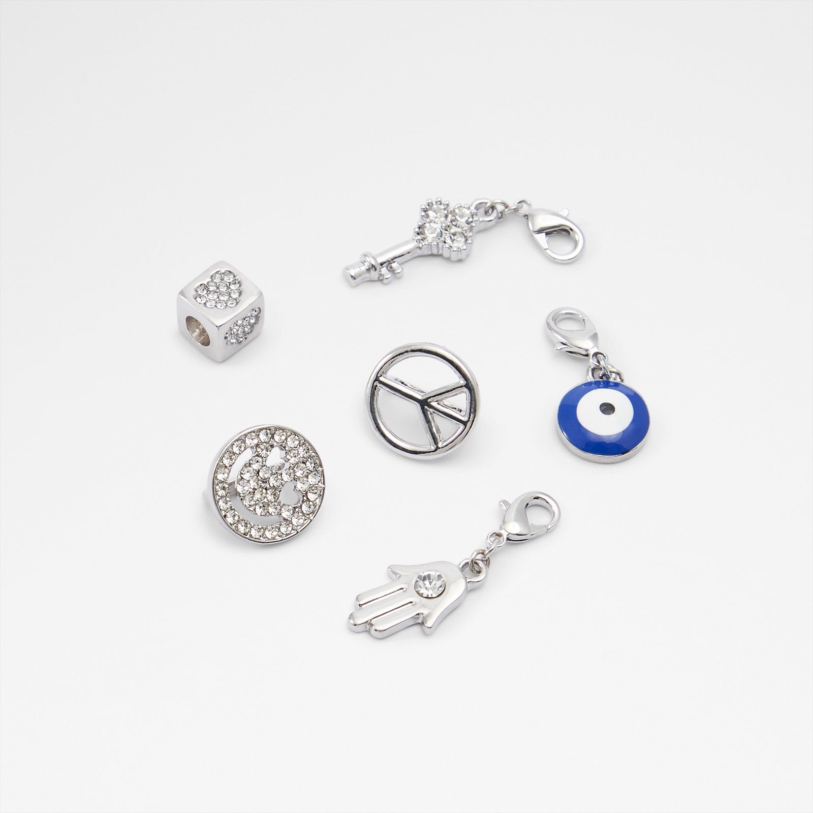 Lacecharms / إكسسوارات