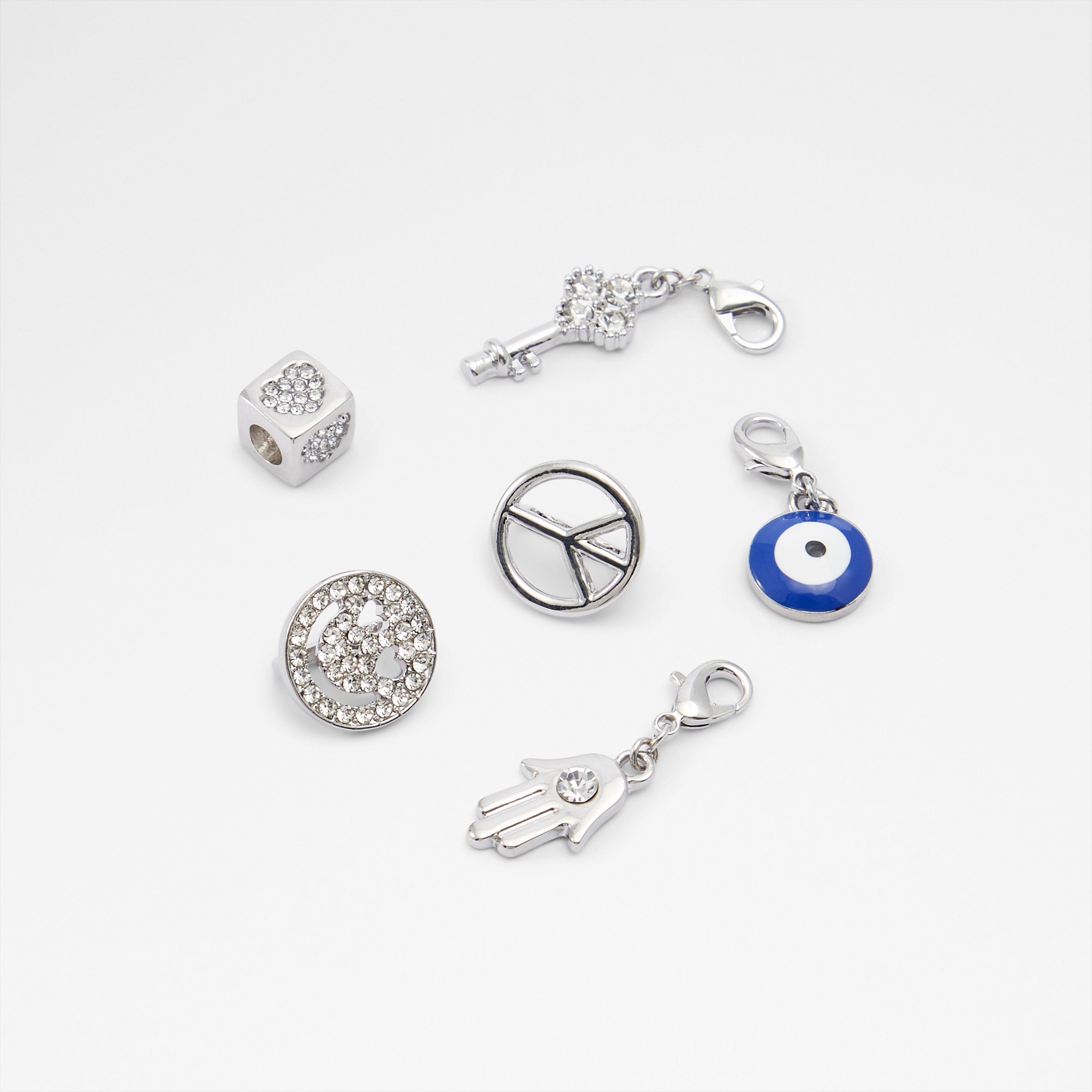 Lacecharms / إكسسوارات