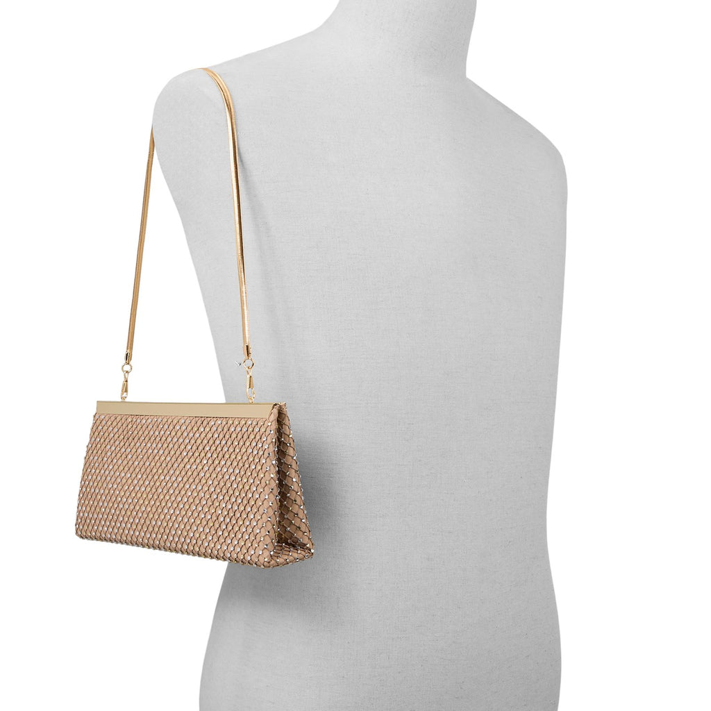 Leticiaa / Clutch