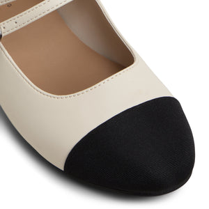 Libbi  /  Ballerinas & Mary Janes