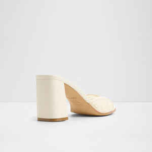 Lisarae / Heeled Sandals