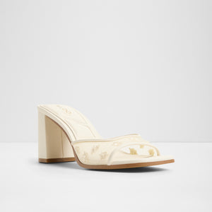 Lisarae / Heeled Sandals