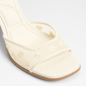 Lisarae / Heeled Sandals