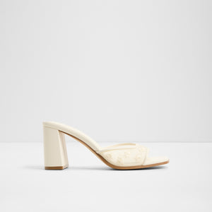 Lisarae / Heeled Sandals