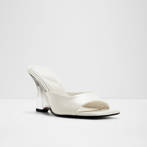 Luminae / Wedge Sandals