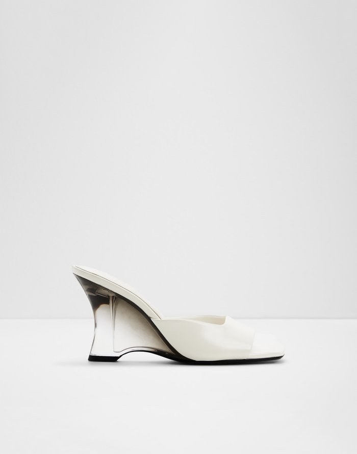 Luminae / Wedge Sandals