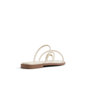 Lunarose  /  Flat Sandals