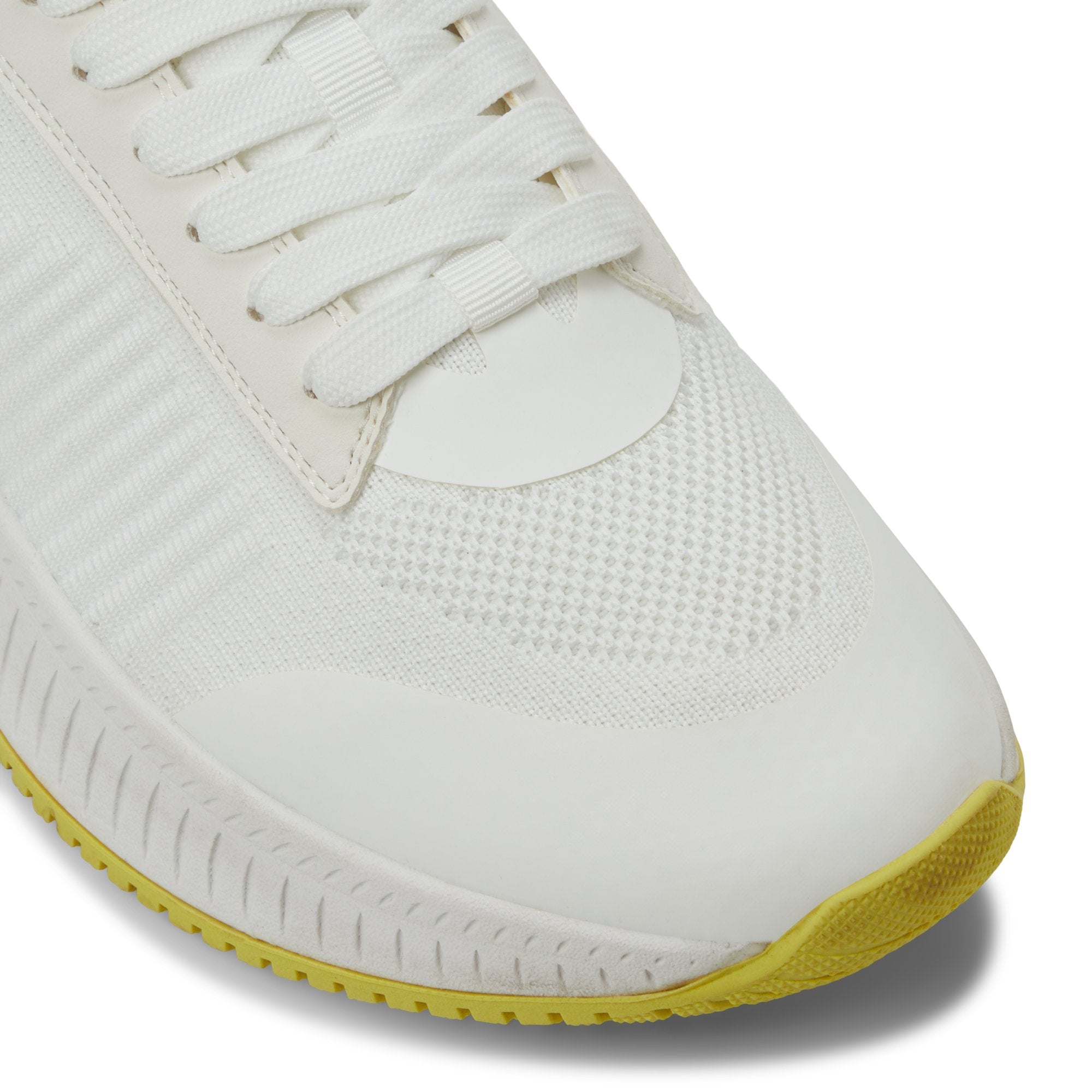 Macan  /  Sneakers