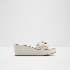 Menhaden / صنادل شاطئ