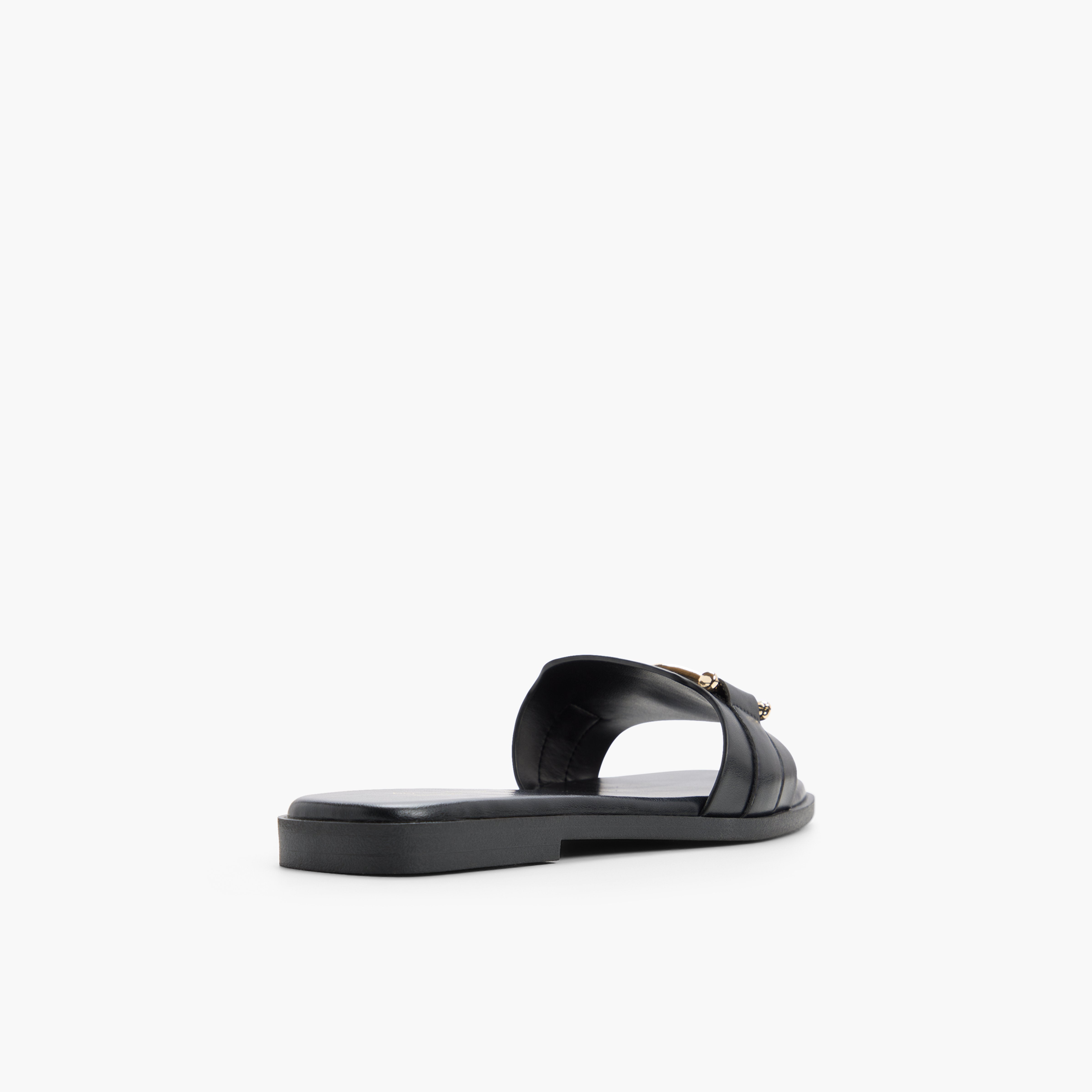 Missyy \ Flat Sandals