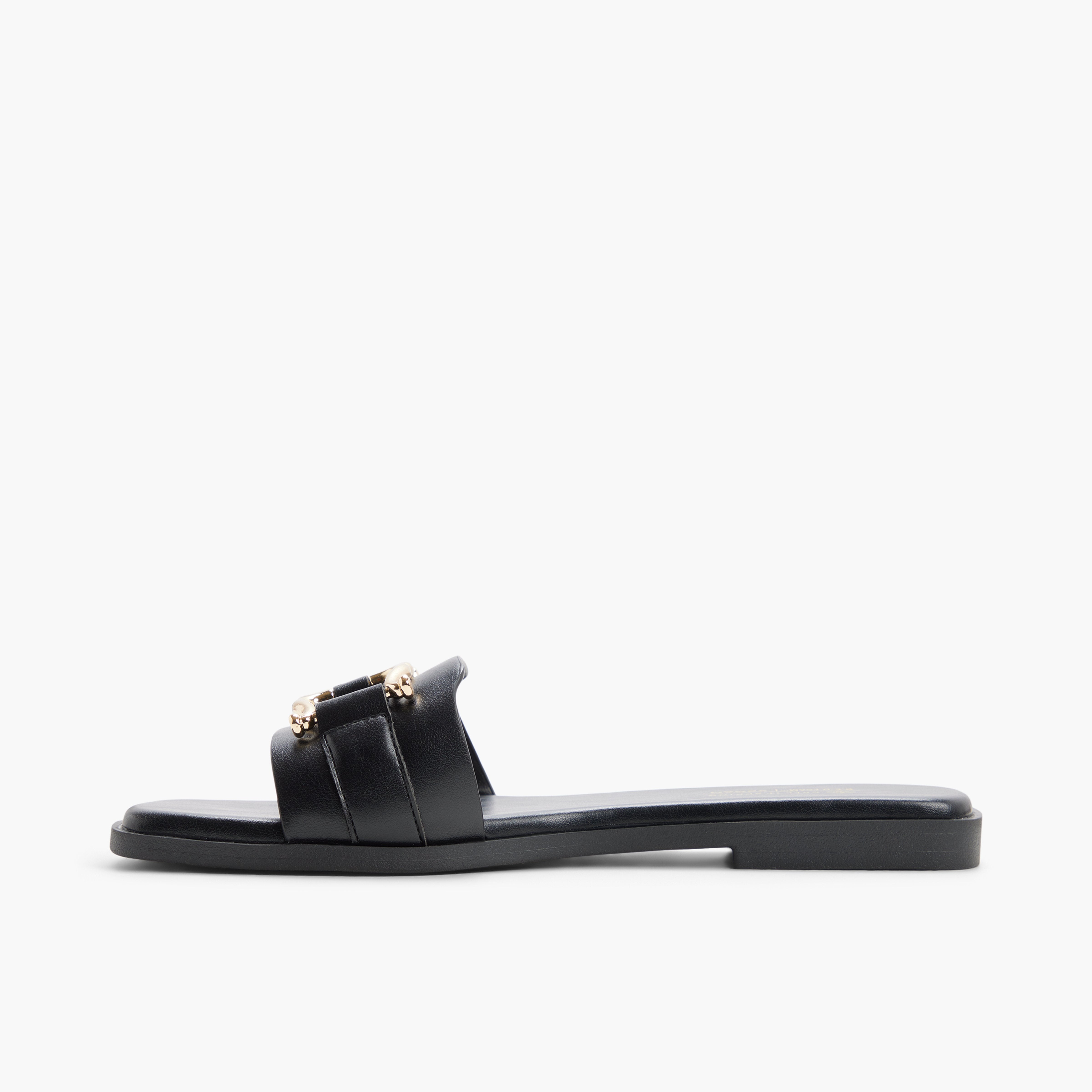 Missyy \ Flat Sandals