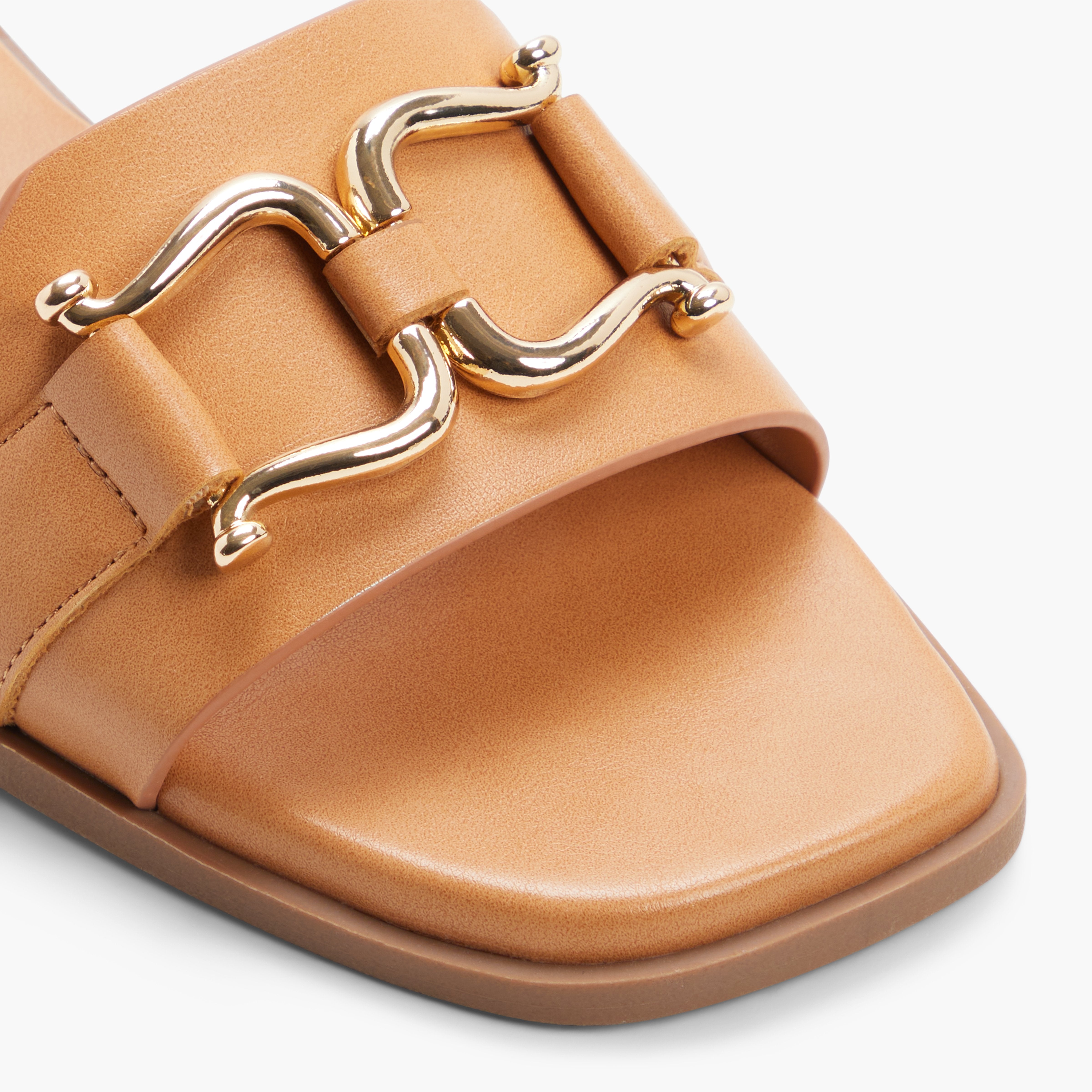 Missyy \ Flat Sandals