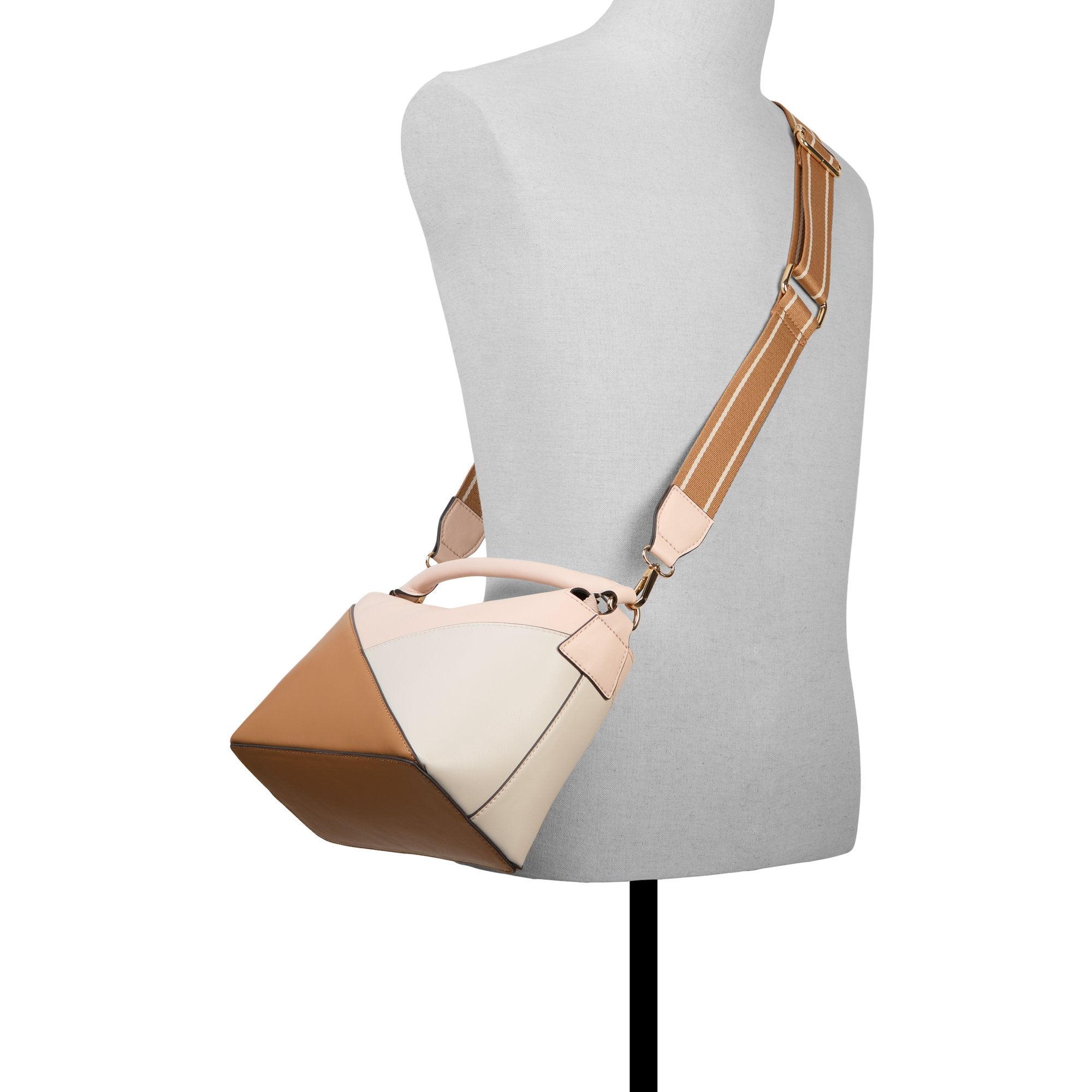 Nadyaa  /  Top Handle