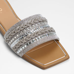 Navalia / Flat Sandals
