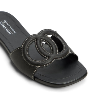 Navina  /  Flat Sandals