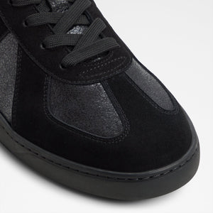Nikolas / Sneakers