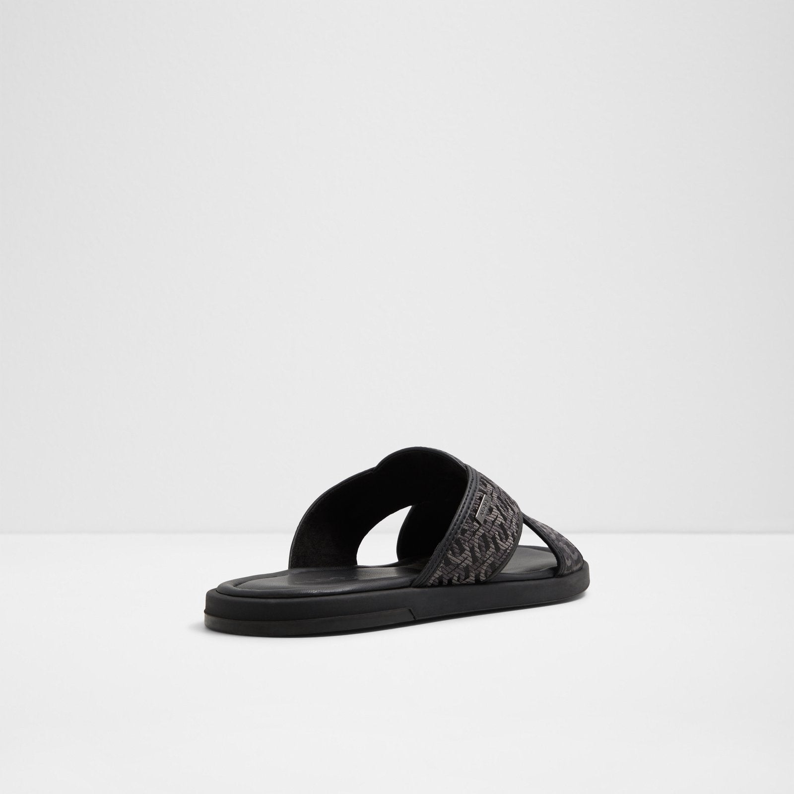 Olino / Flat Sandals