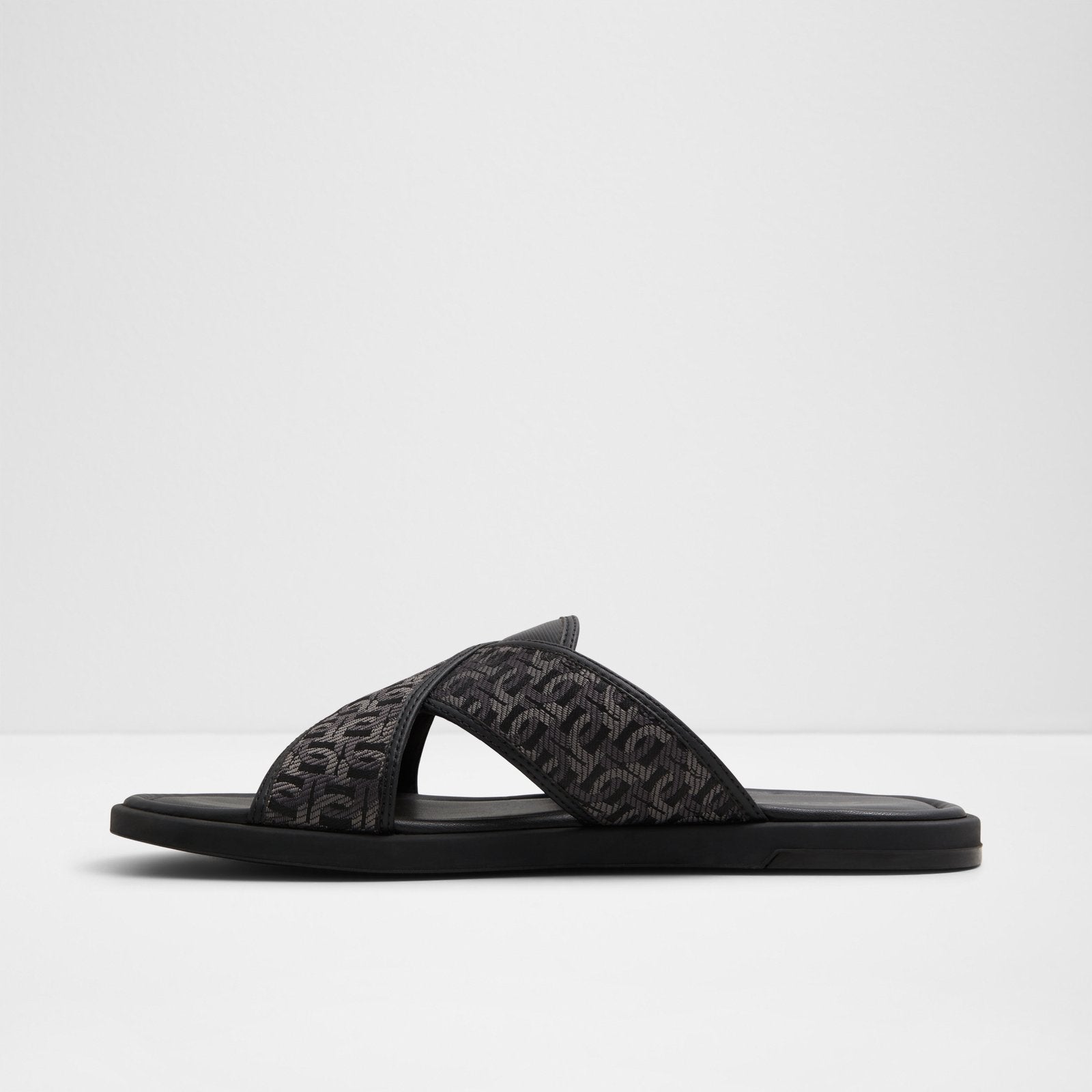Olino / Flat Sandals
