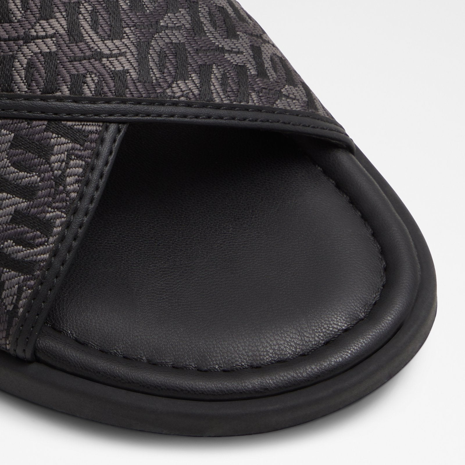 Olino / Flat Sandals