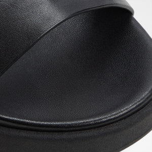 Onuvia / Flat Sandals