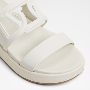Onuvia / Flat Sandals