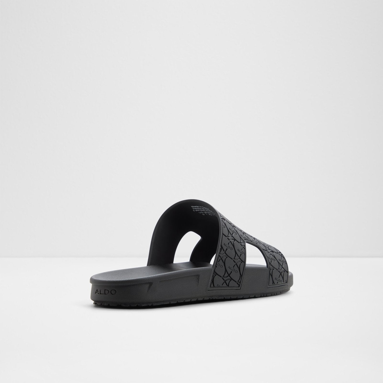 Oskar / Flat Sandals