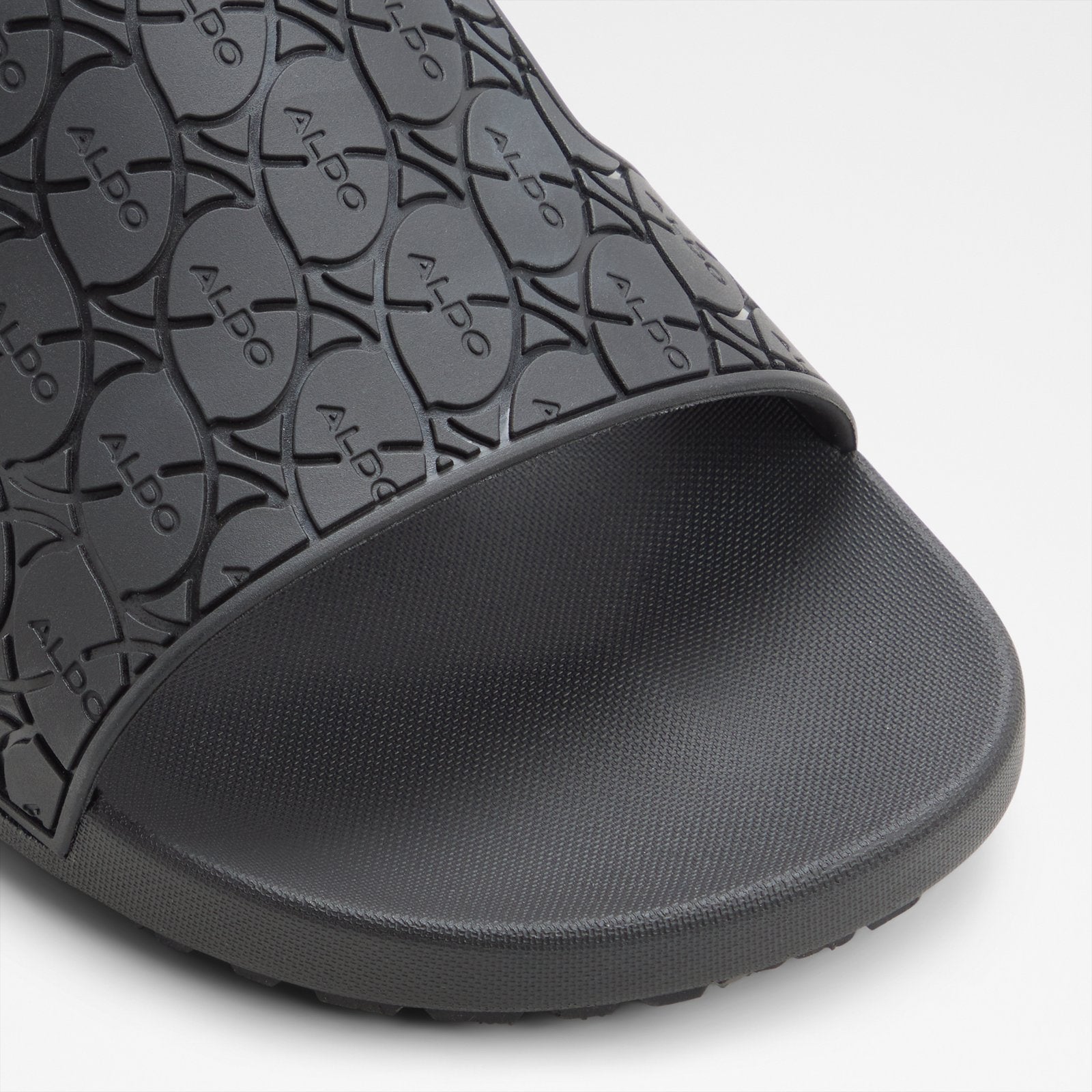 Oskar / Flat Sandals