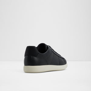 Ovie / Sneakers