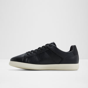 Ovie / Sneakers