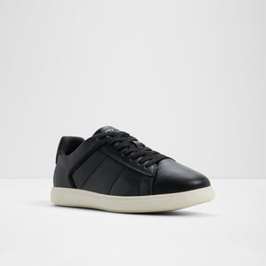 Ovie / Sneakers