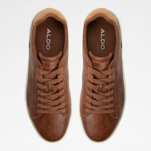 Ovie / Sneakers