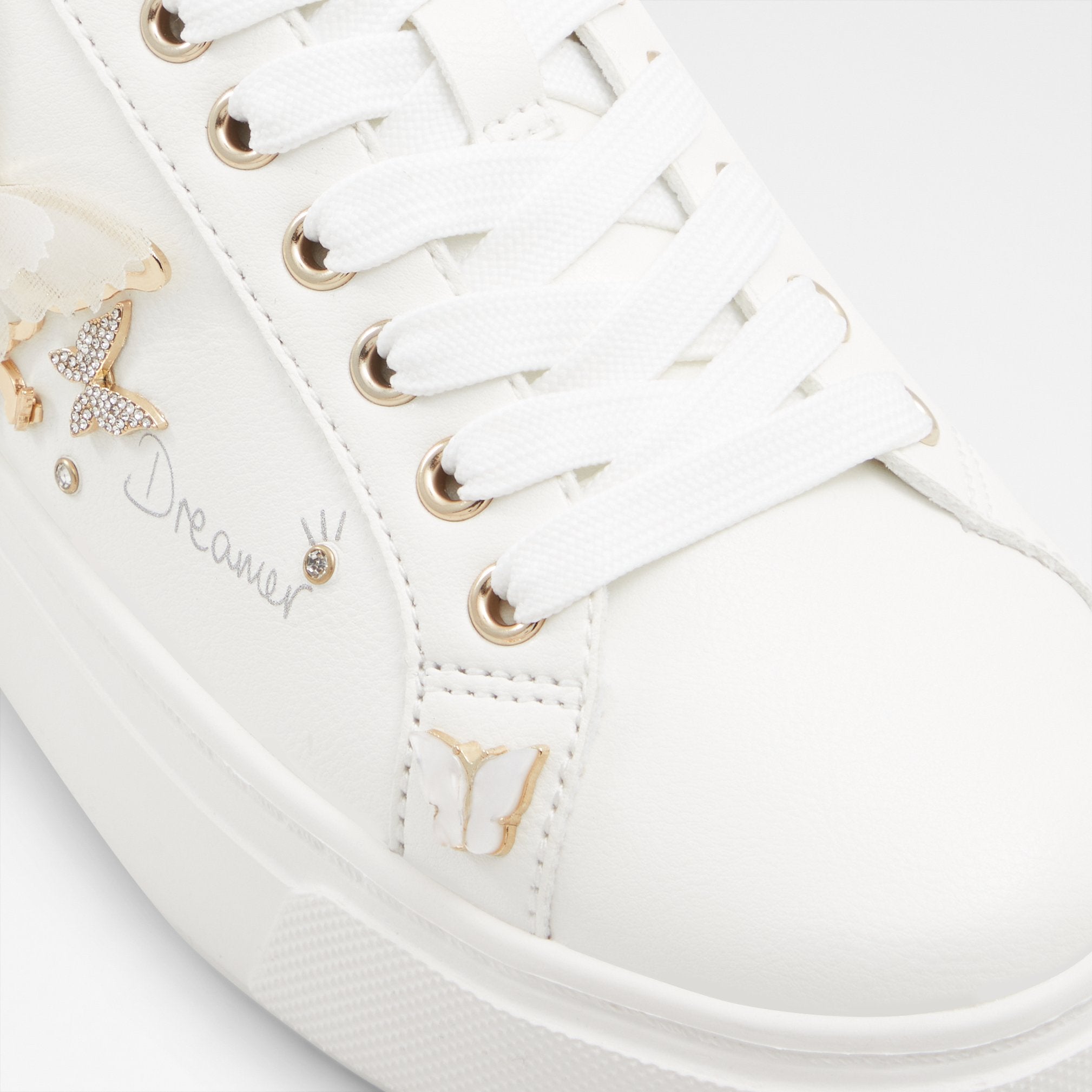 Pearlwing / Sneakers