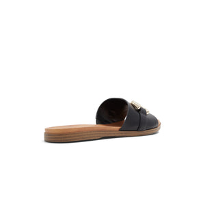 Phoeniix / Flat Sandals