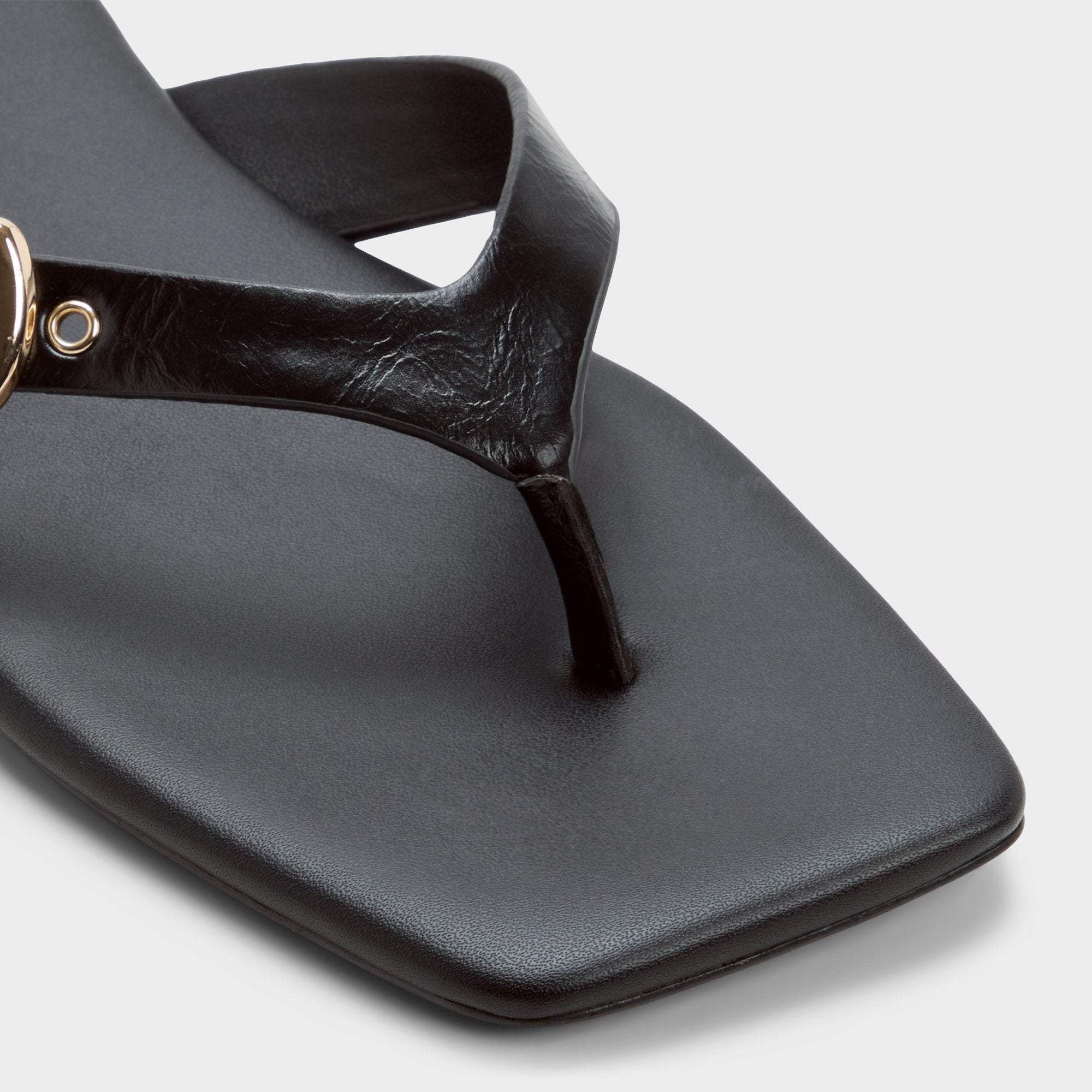 Leonnia / Flat Sandals